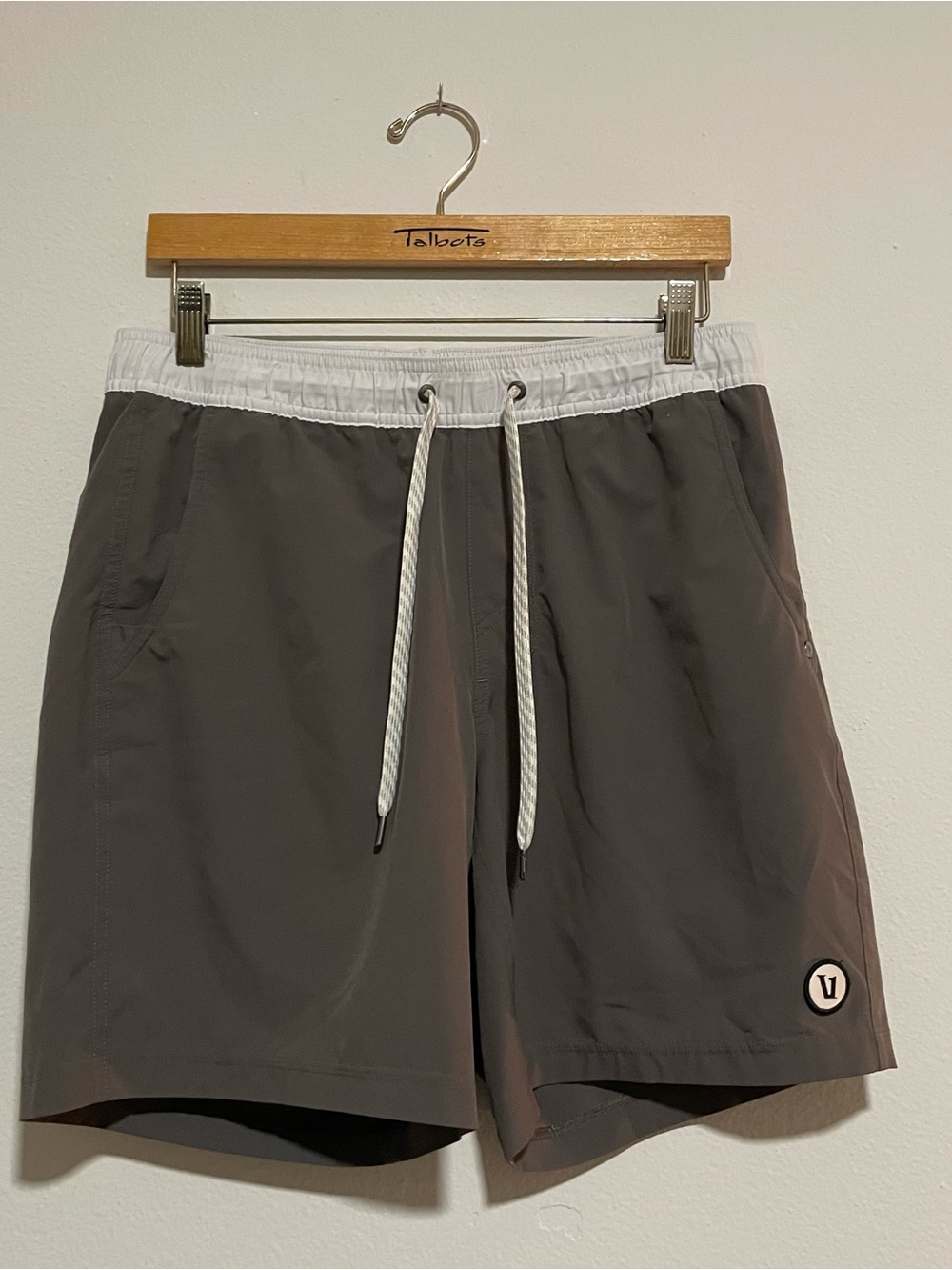 Vuori Warm Grey Kore Shorts, Size Medium - Picture 2 of 5